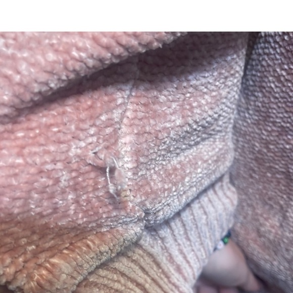 🍀5/$25🍀‎ Pink Lilly Small oversized pink comfy sweater - Picture 5 of 10